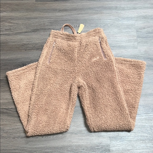SKIMS Pants - NWT SKIMS Tigers Eye Teddy Fleece Pants